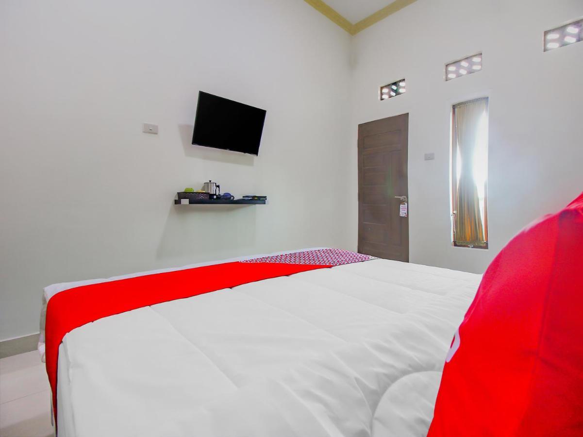 Oyo 90063 Silver Homestay Syariah Perabumulih Zewnętrze zdjęcie