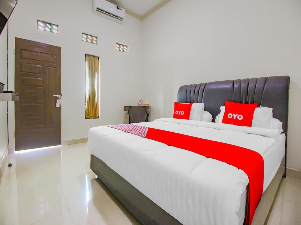 Oyo 90063 Silver Homestay Syariah Perabumulih Zewnętrze zdjęcie