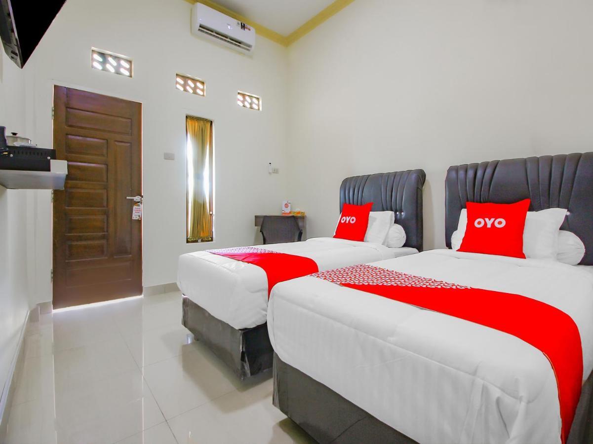 Oyo 90063 Silver Homestay Syariah Perabumulih Zewnętrze zdjęcie