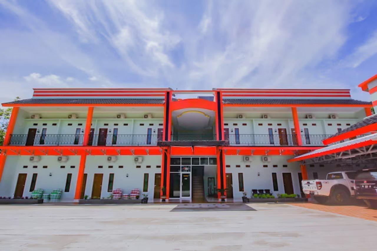 Oyo 90063 Silver Homestay Syariah Perabumulih Zewnętrze zdjęcie